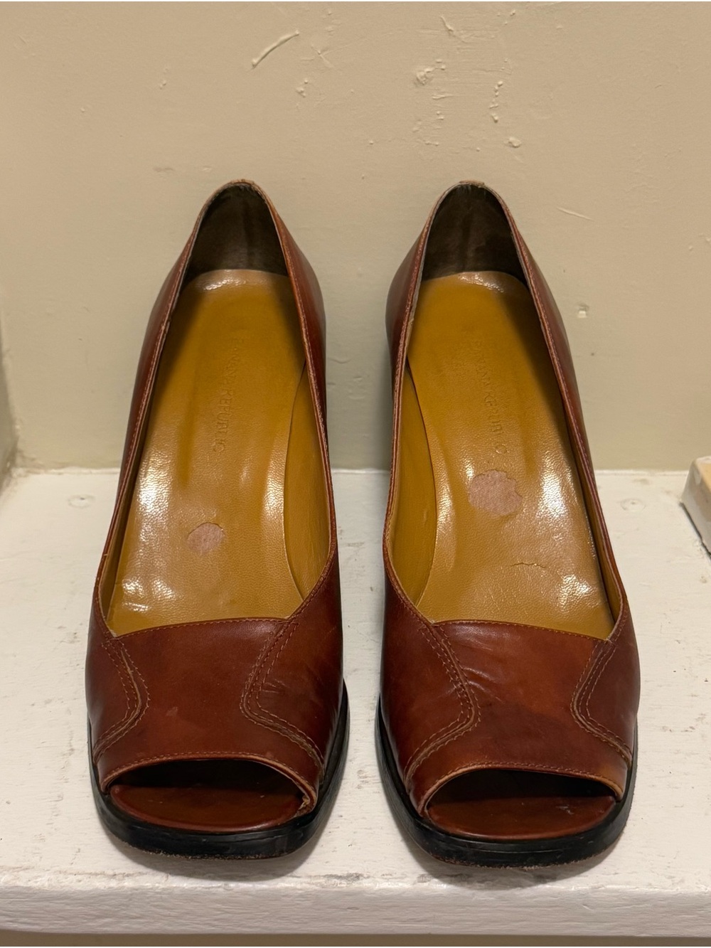 Banana Republic vintage brown leather peep-toe heel (6.5)